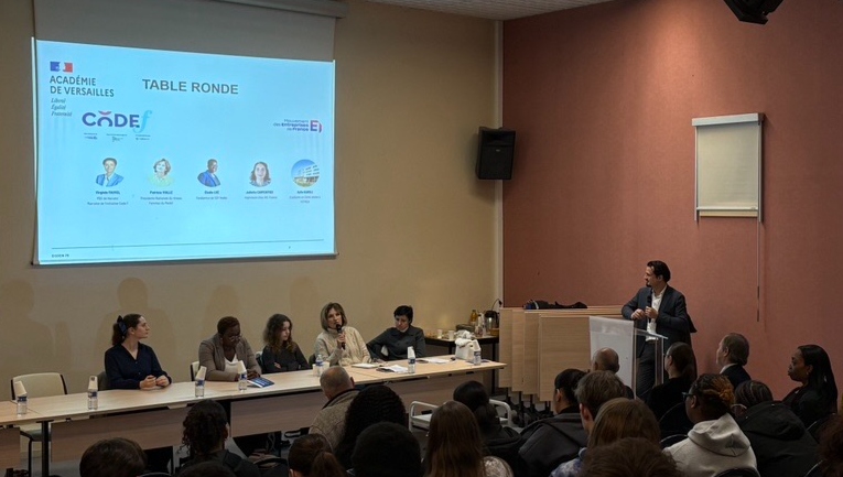Code F au Lycée de Villaroy : inspirer les vocations scientifiques dès le lycée